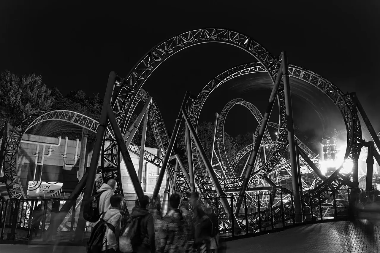 Monochrome photograph 15 by Fin Norris